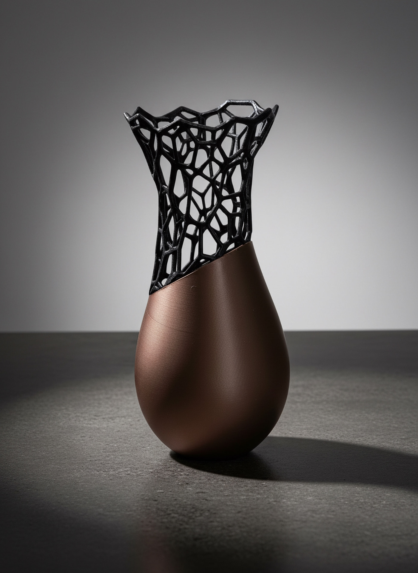 Vaso Voronoi — bronzo e nero